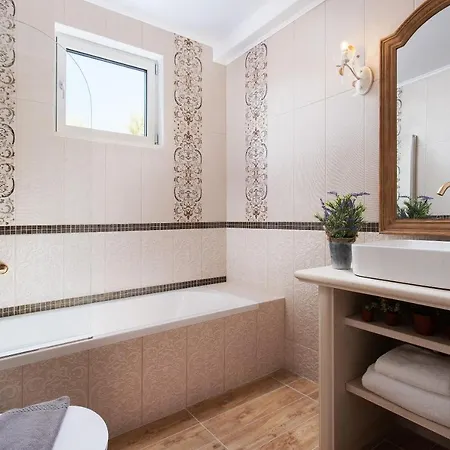 Aneli Luxury - Alexandra With Heated Pool Villa *