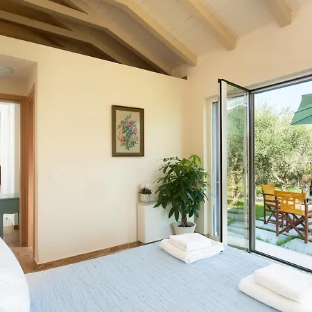 Aneli Luxury - Alexandra With Heated Pool Villa *