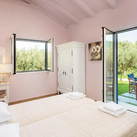 Aneli Luxury - Alexandra With Heated Pool Villa